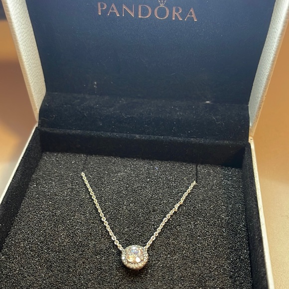 Pandora Round Sparkle Halo necklace - Picture 2 of 8